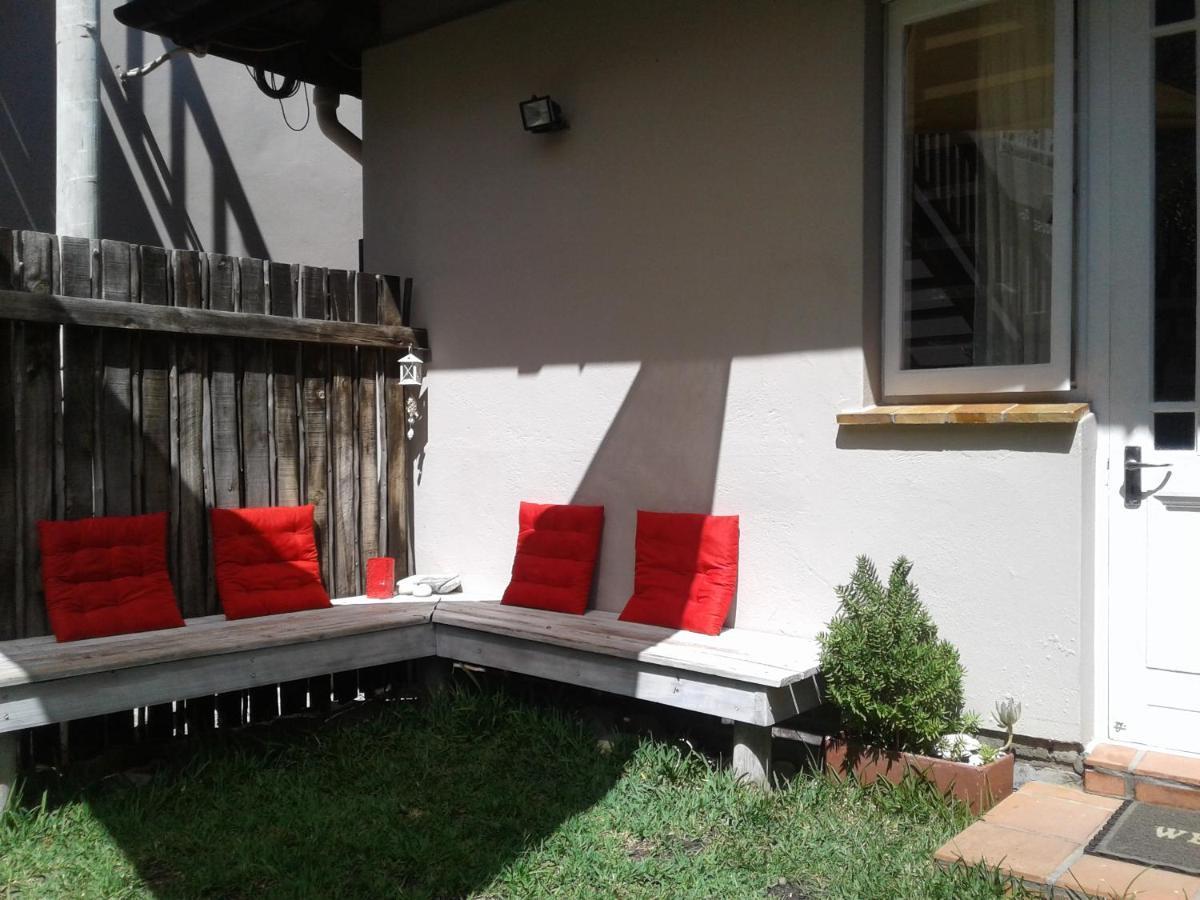 Hotel The Trailhouse Bettyʼs Bay Esterno foto
