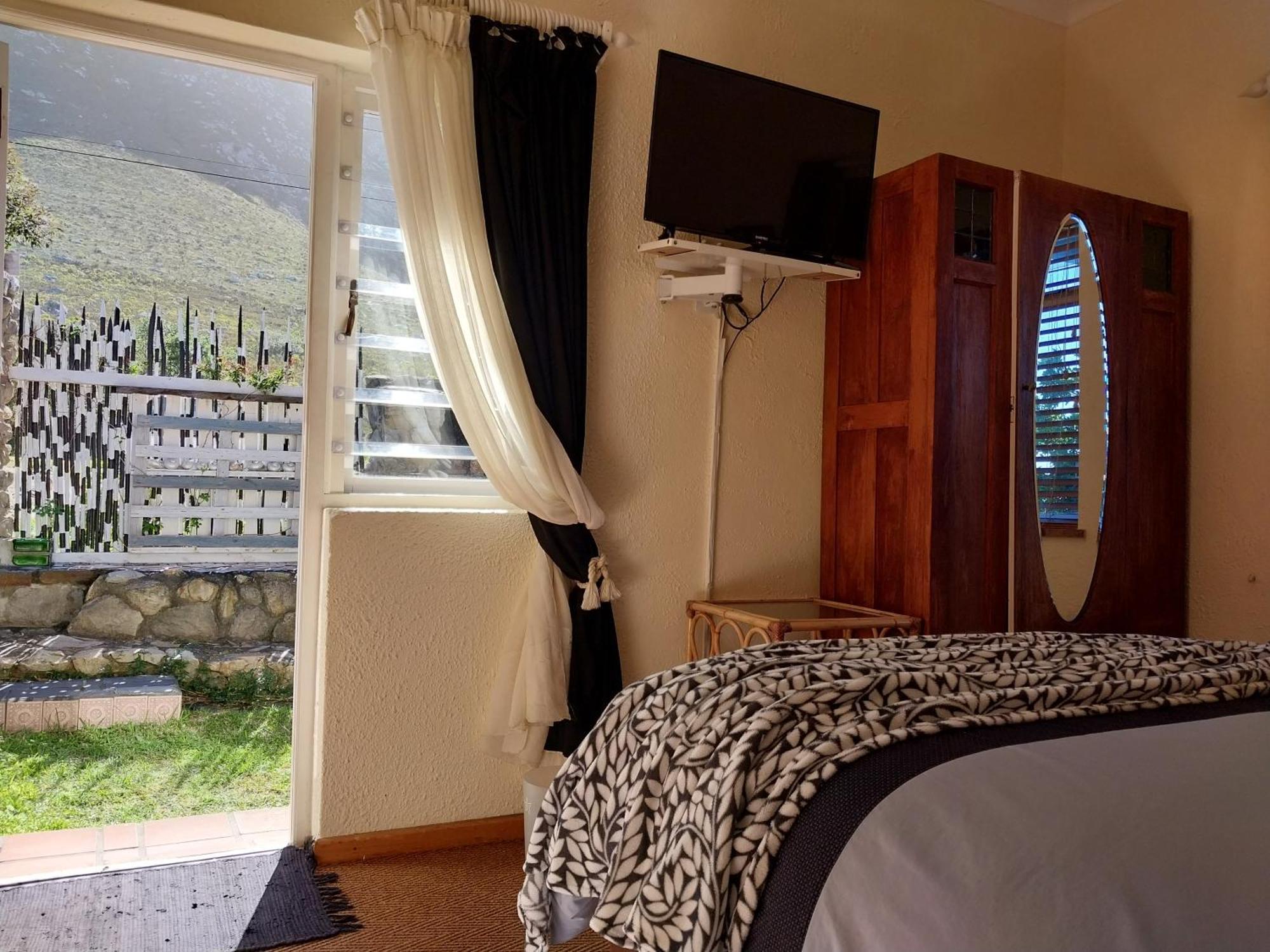 Hotel The Trailhouse Bettyʼs Bay Esterno foto